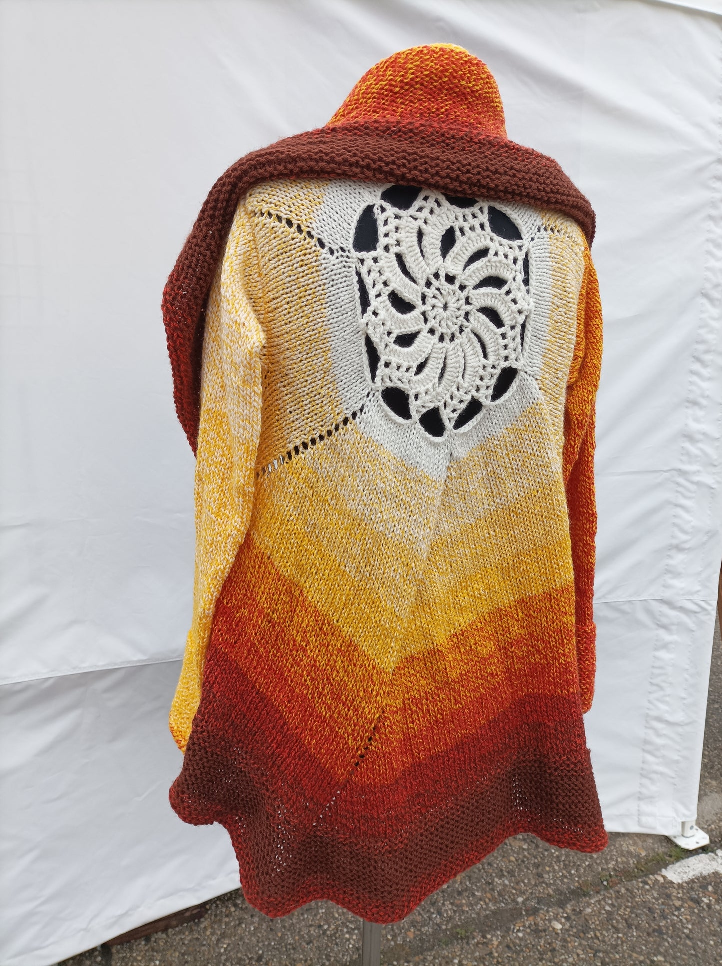 Knitted maxi cardigan with flower pattern on the back