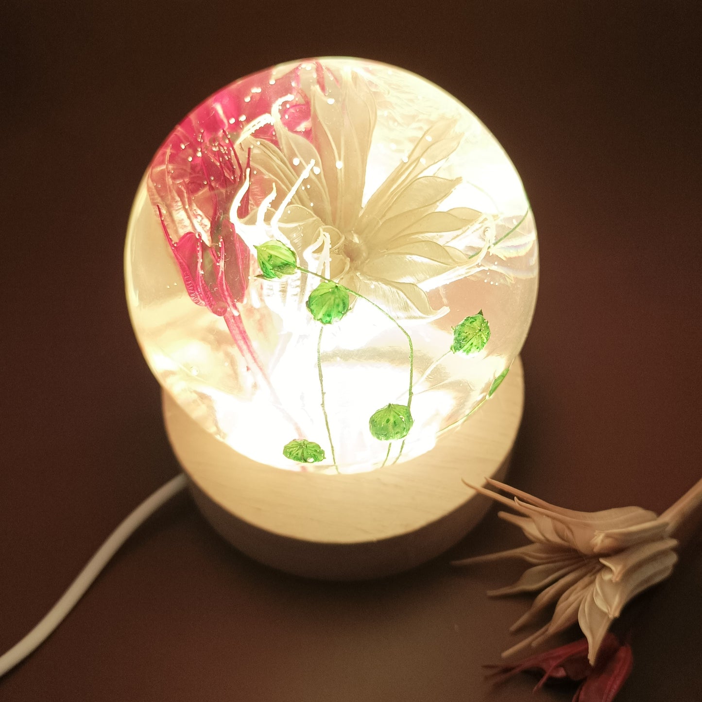 Ball resin lamp with dried flowers - Big