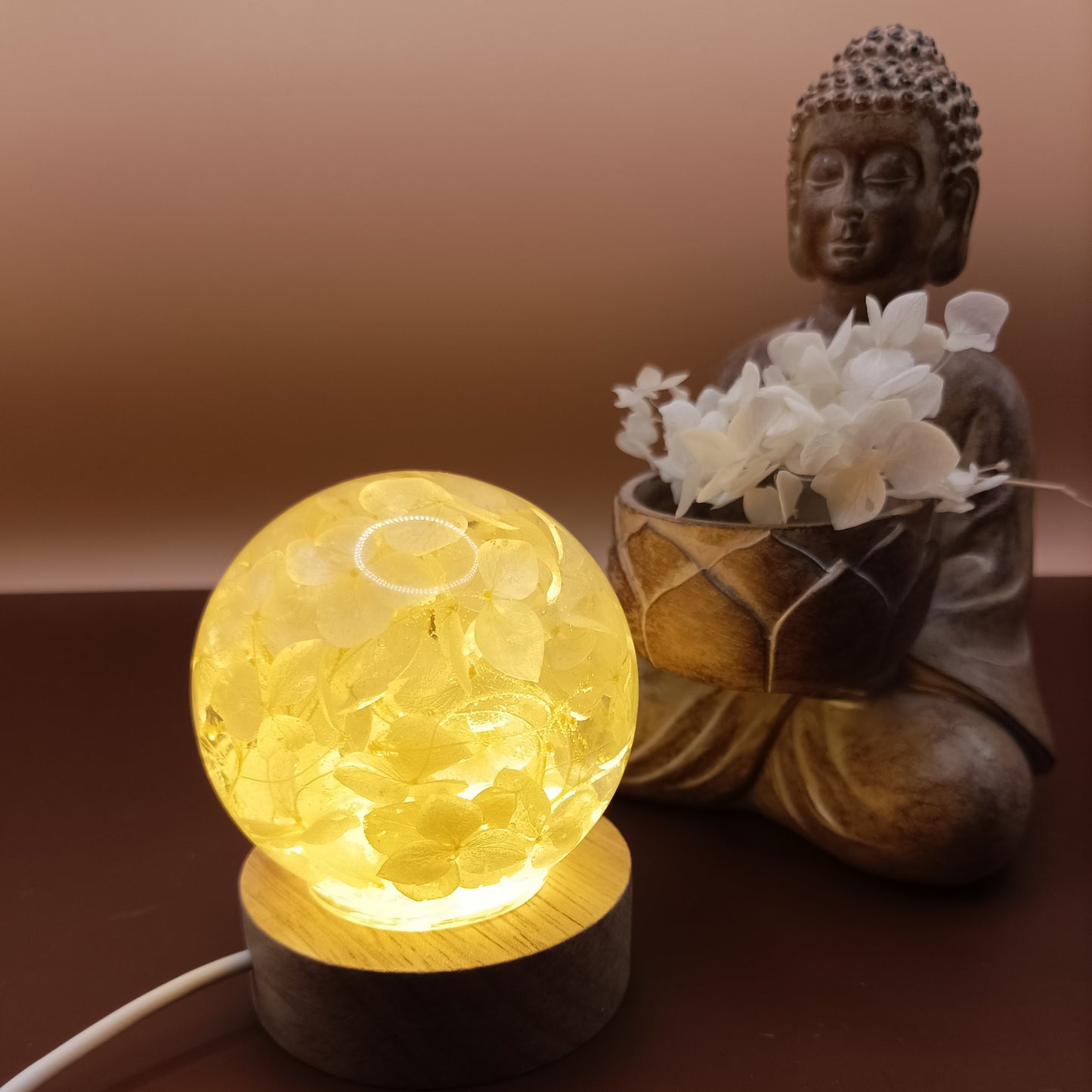 Ball resin lamp with dried flowers - Small