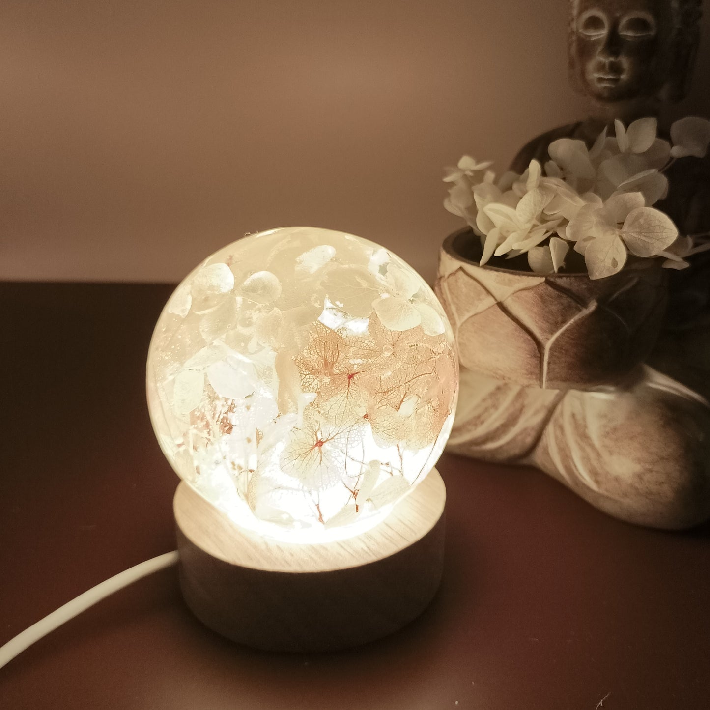 Ball resin lamp with dried flowers - Small