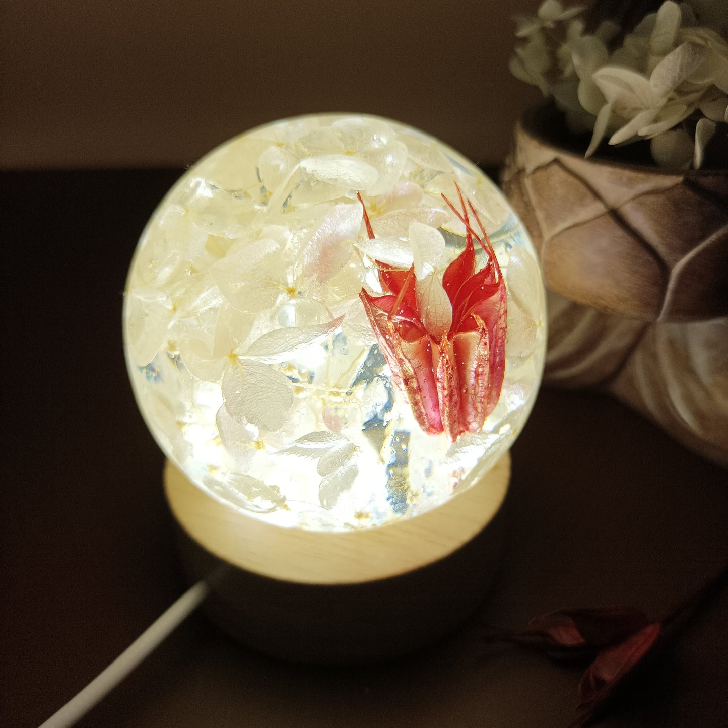 Ball resin lamp with dried flowers - Small