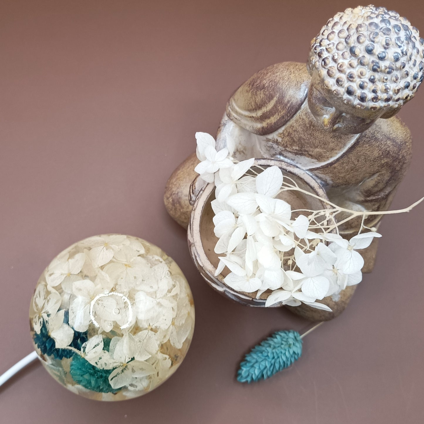 Ball resin lamp with dried flowers - Small