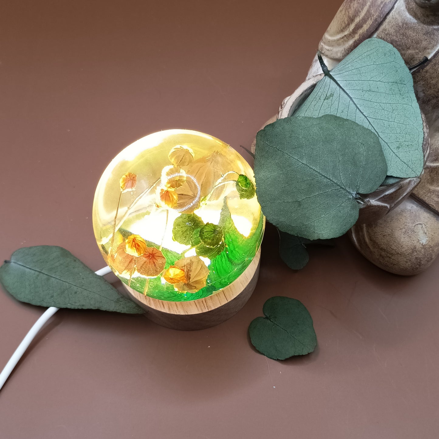 Ball resin lamp with dried flowers - Small