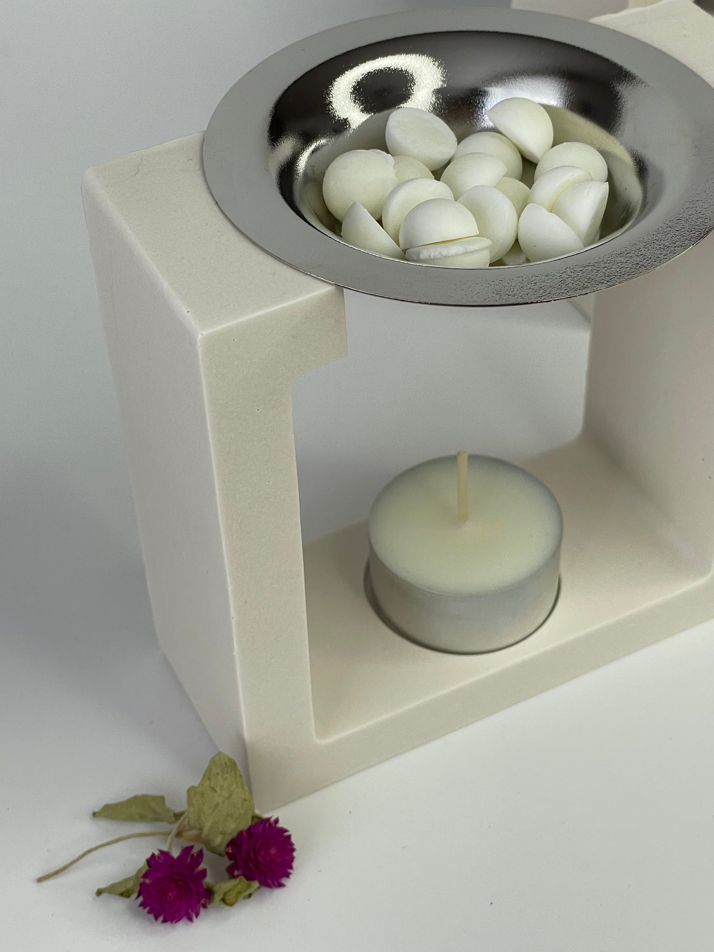 Scented wax from soy wax for aroma lamps