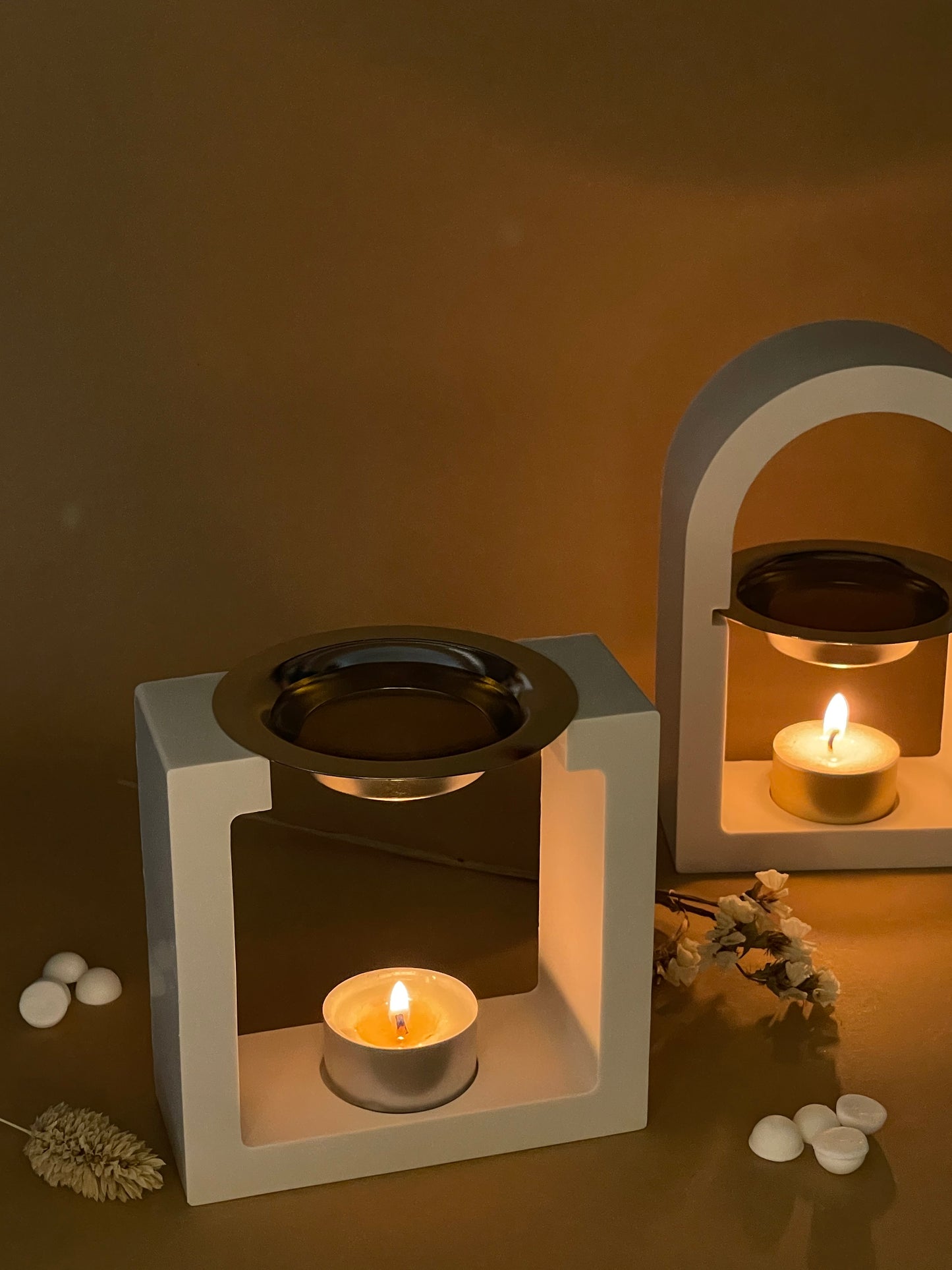 Aroma lamp for scented wax and essential oils