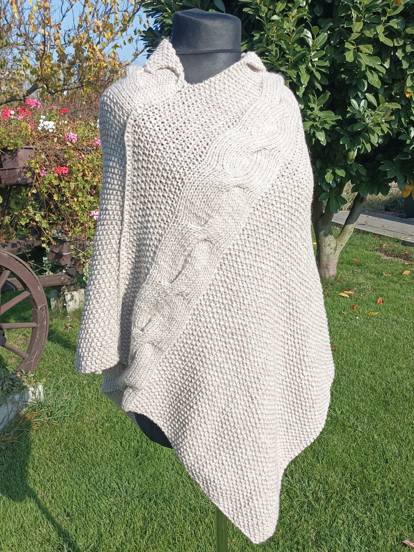 Long Poncho in natural colour