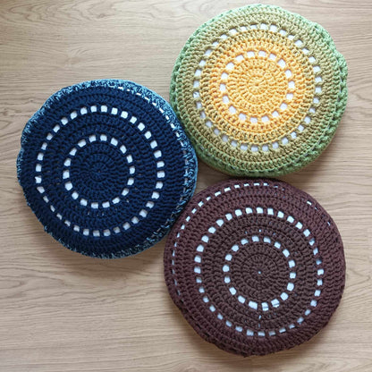 Crotchet round or square pillow with natural filling