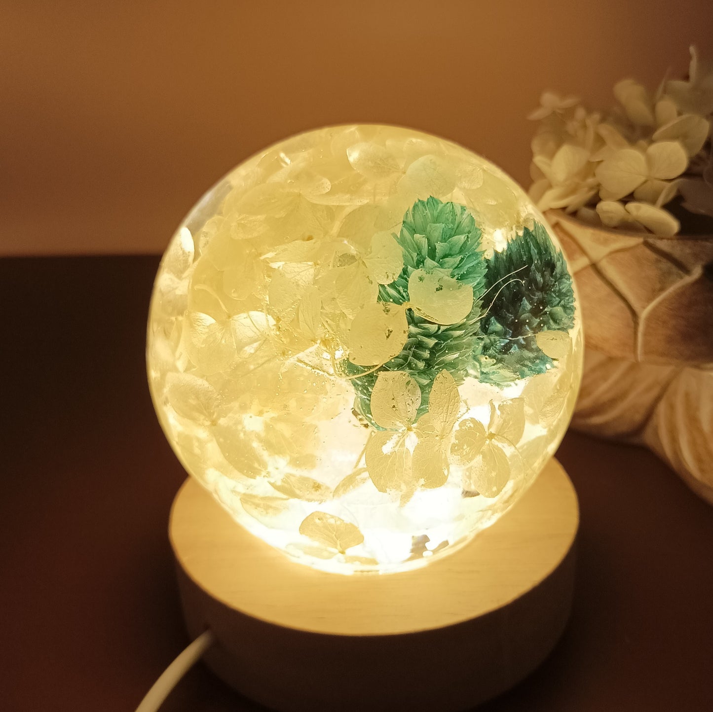 Ball resin lamp with dried flowers - Big