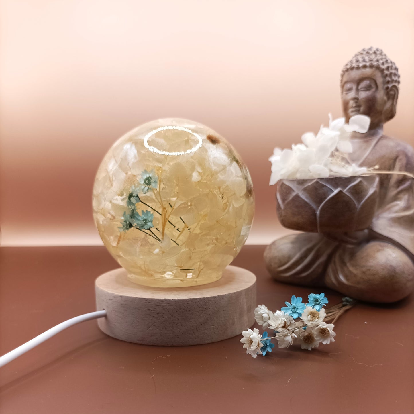 Ball resin lamp with dried flowers - Big