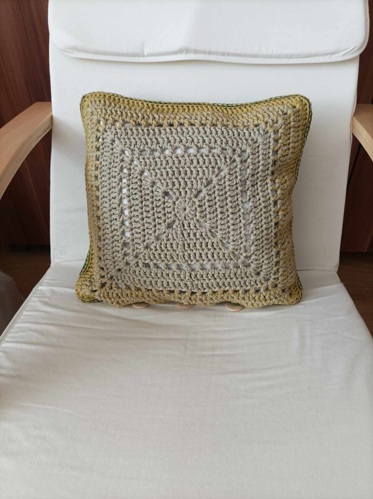 Crotchet round or square pillow with natural filling