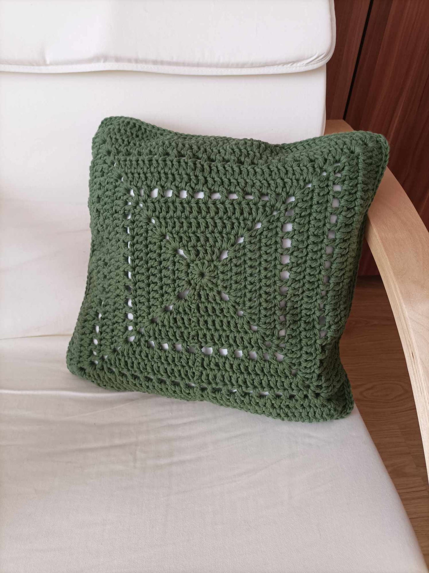 Crotchet round or square pillow with natural filling